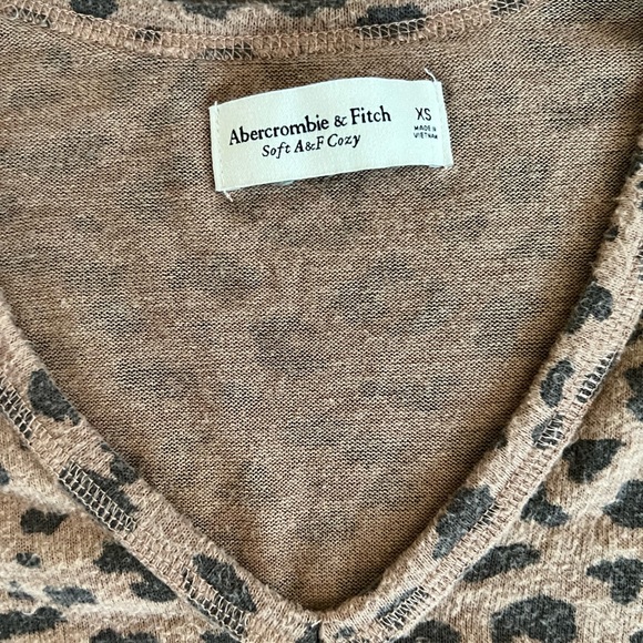Abercrombie & Fitch long sleeve cozy tops - Picture 3 of 3